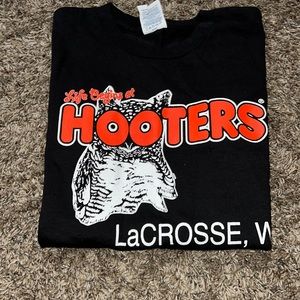 Youth Medium HOOTERS shirt